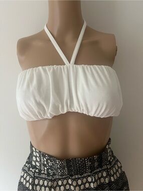 PrettyLittleThing White Halter Bandeau Crop